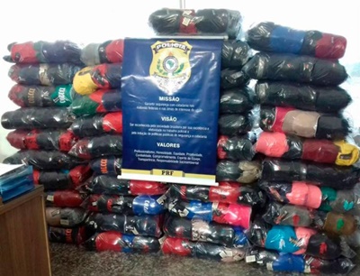 Quase 5 mil bonés falsificados de marcas famosas são apreendidos em F. de Santana