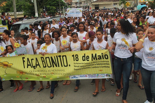 Caminhada e plantio de flores marcam o Dia Nacional de Combate à Violência contra a Criança e o Adolescente em Mutuípe
