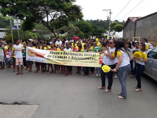 Secretaria do Trabalho e Assistência Social promove caminhada contra a violência sexual infantil