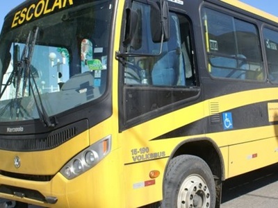 Acidente entre onibus escolar e carro de passeio deixa uma menor ferida no Bom Jardim, em S. A. de Jesus