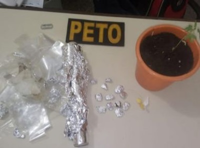 Valença: Com ajuda de ‘policiais caninos’ PM prende mulher e apreende drogas