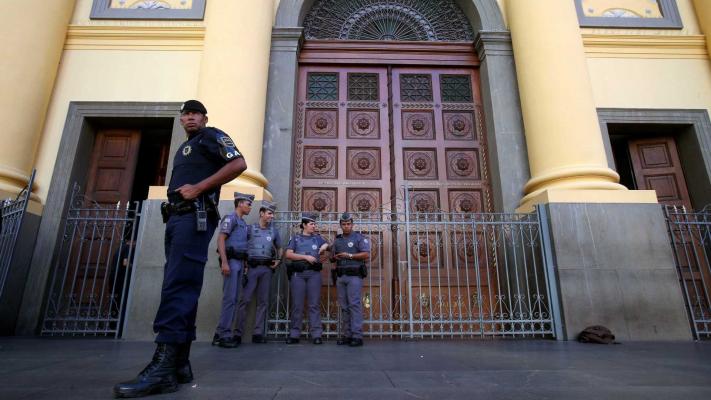 ‘Ninguém pôde fazer nada; foram mais de 20 tiros’, conta padre